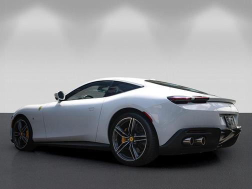 Bianco Cervino 2023 Ferrari Roma