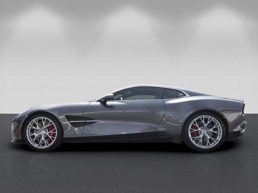 Magnetic Silver 2025 Aston Martin Vanquish