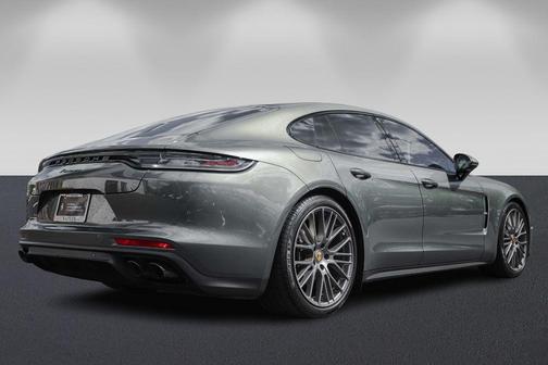 2023 Porsche Panamera Platinum Edition