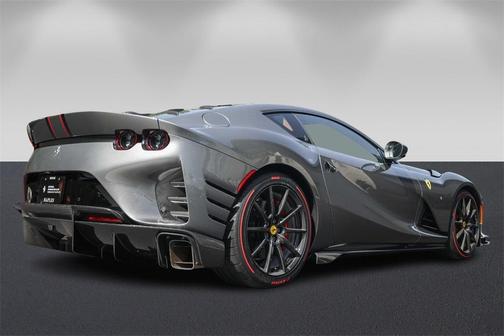 2022 Ferrari 812 Competizione 