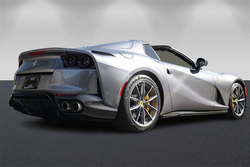 2022 Ferrari 812 GTS 