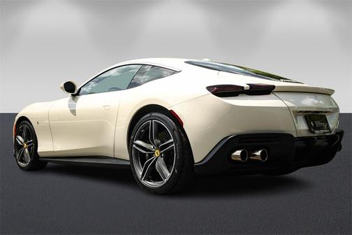 2022 Ferrari Roma Base