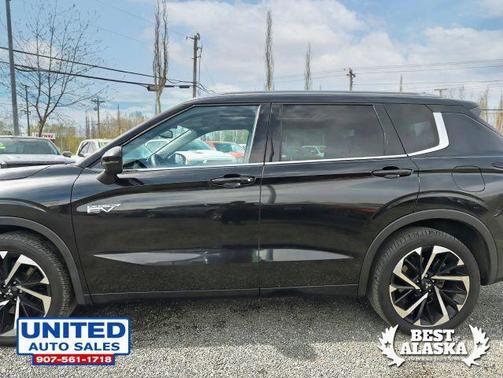 Black 2023 Mitsubishi Outlander PHEV SEL