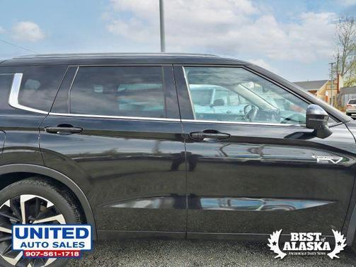 Black 2023 Mitsubishi Outlander PHEV SEL