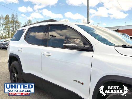 White 2023 GMC Acadia AT4