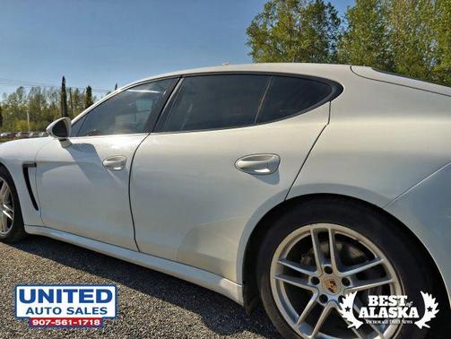 White 2014 Porsche Panamera 4