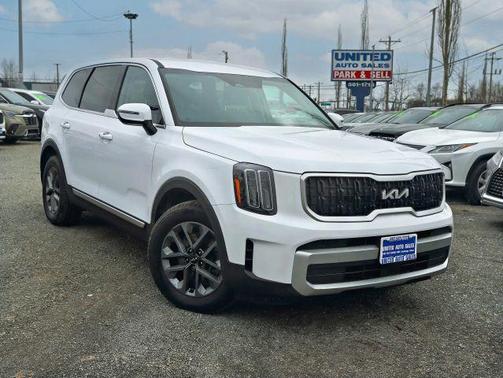White 2024 Kia Telluride LX