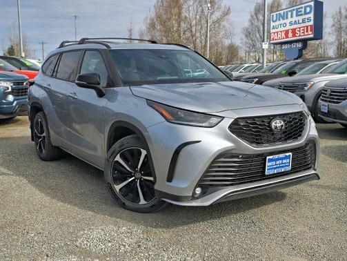 Silver 2022 Toyota Highlander XSE
