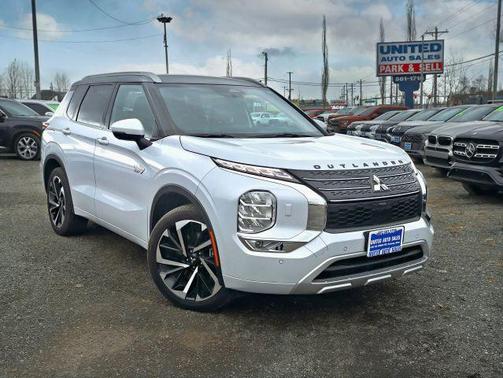 White 2023 Mitsubishi Outlander PHEV SEL