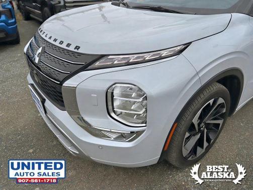 White 2023 Mitsubishi Outlander PHEV SEL