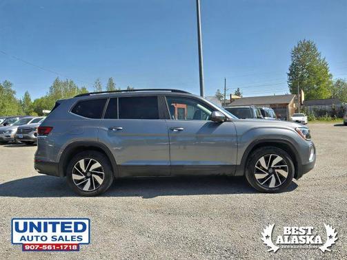 Platinum Gray Metallic 2025 Volkswagen Atlas 2.0T SE