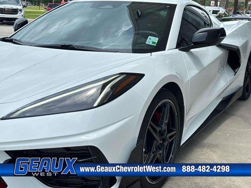 Arctic White 2025 Chevrolet Corvette Stingray w/2LT