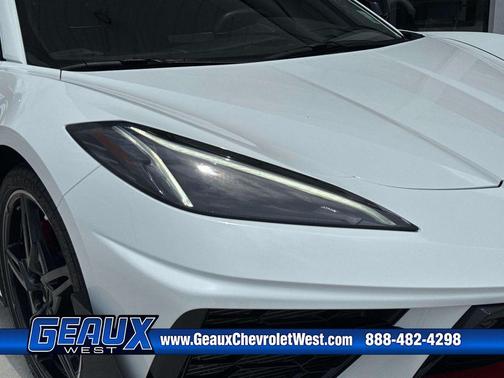 Arctic White 2025 Chevrolet Corvette Stingray w/2LT