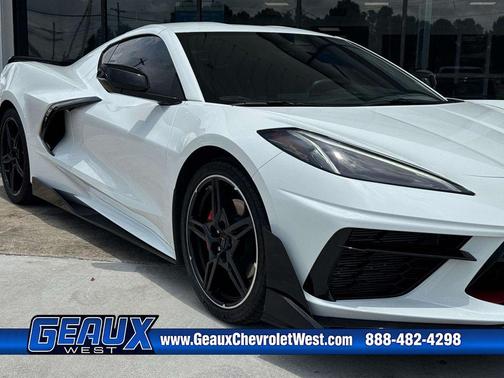 Arctic White 2025 Chevrolet Corvette Stingray w/2LT