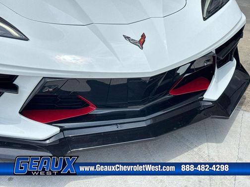 Arctic White 2025 Chevrolet Corvette Stingray w/2LT