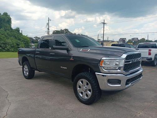 2022 RAM 2500 Tradesman Crew Cab 4x4 6'4' Box