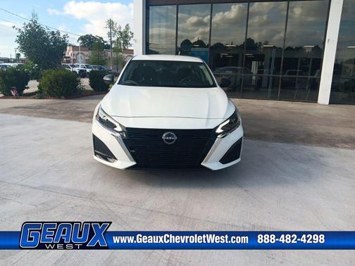 Glacier White 2025 Nissan Altima 2.5 SV