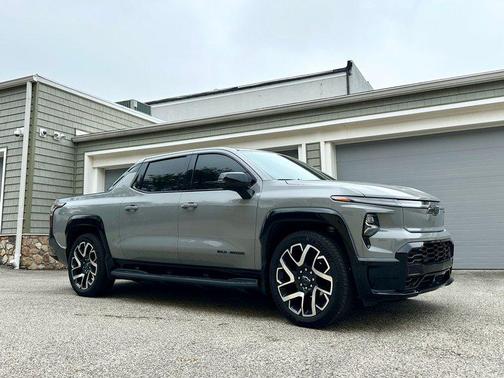 2025 Chevrolet Silverado EV RST