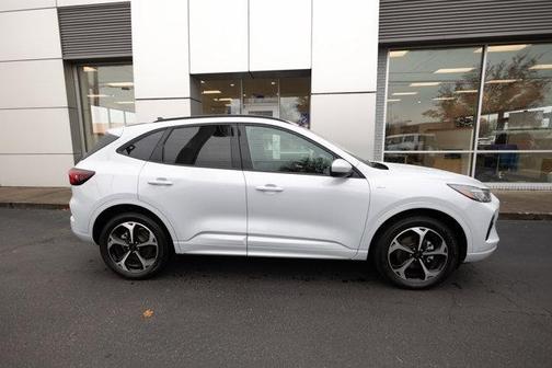 2025 Ford Escape ST-Line Elite