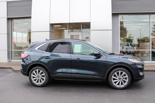2022 Ford Escape TITANIUM
