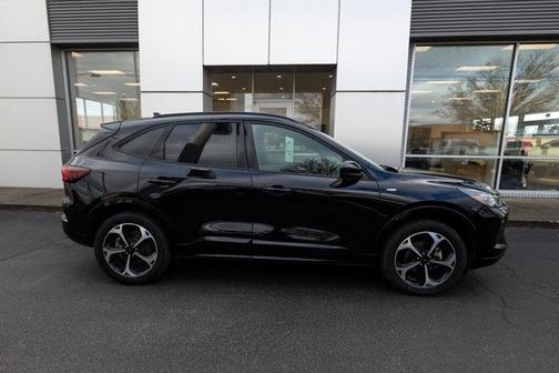 2025 Ford Escape ST-Line Elite