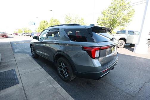 Star White 2025 Ford Explorer ST-Line