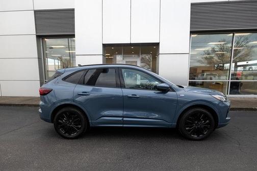 2025 Ford Escape ST-Line Elite