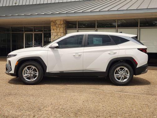 White Pearl 2026 Hyundai TUCSON SE