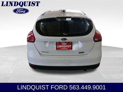 OXFORD WHITE 2015 Ford Focus SE
