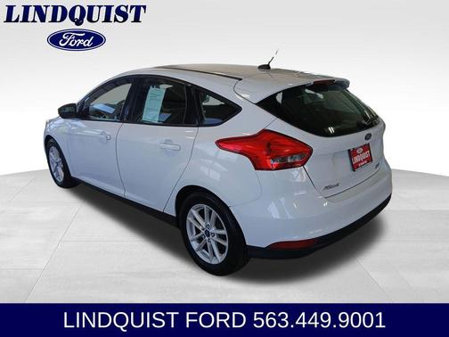 OXFORD WHITE 2015 Ford Focus SE
