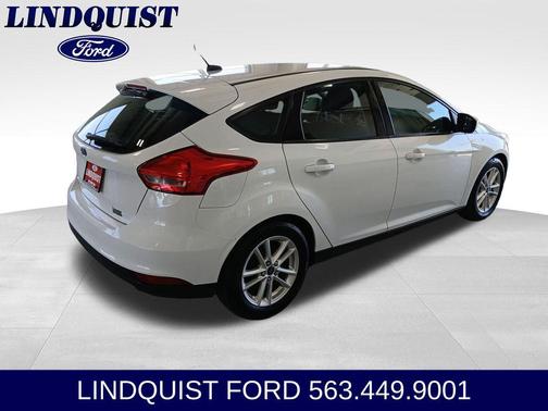 OXFORD WHITE 2015 Ford Focus SE