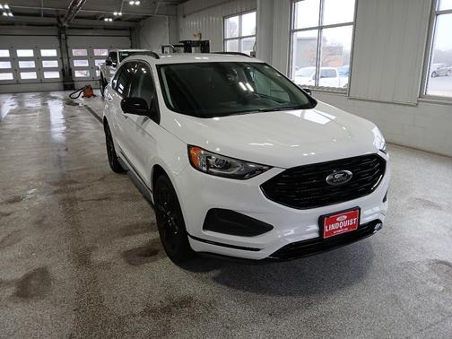 2022 Ford Edge SE