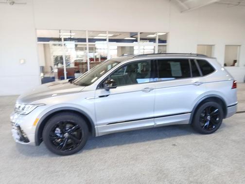 2023 Volkswagen Tiguan 2.0T SE R-Line Black