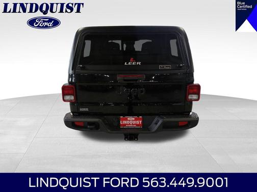Black Clearcoat 2021 Jeep Gladiator Willys 4x4
