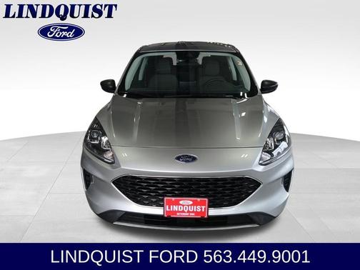 ICONIC SILVER 2022 Ford Escape SE