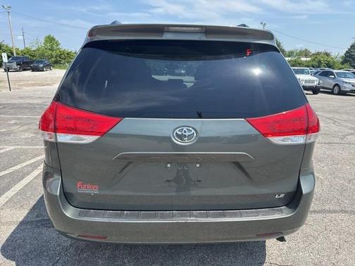 2014 Toyota Sienna LE