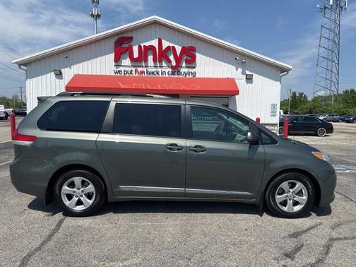 2014 Toyota Sienna LE