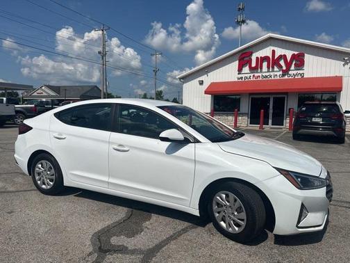 2019 Hyundai ELANTRA SE
