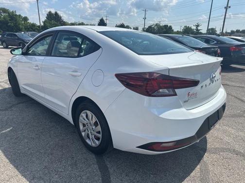2019 Hyundai ELANTRA SE