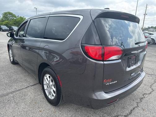 2023 Chrysler Voyager LX