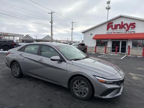 2024 Hyundai ELANTRA SEL