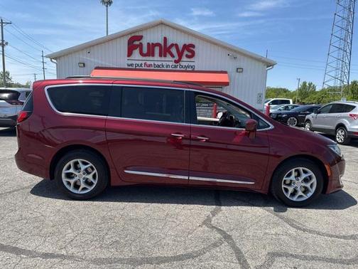 2017 Chrysler Pacifica Touring-L