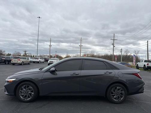 2024 Hyundai ELANTRA SEL
