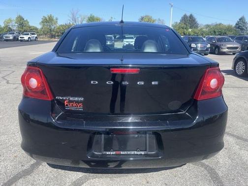 2011 Dodge Avenger Lux