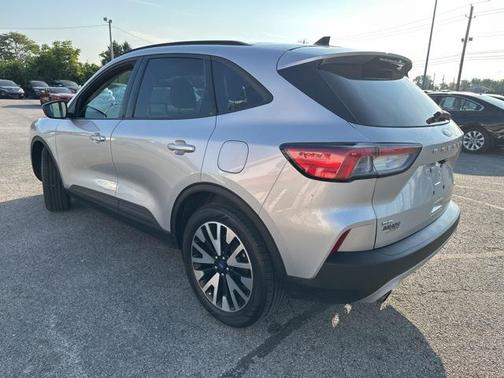 2020 Ford Escape SE