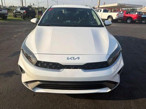 Snow White Pearl 2024 Kia Forte LXS
