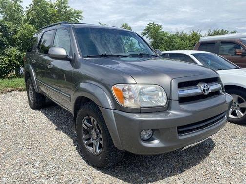 Photo 3 of 5 of 2005 Toyota Sequoia SR5