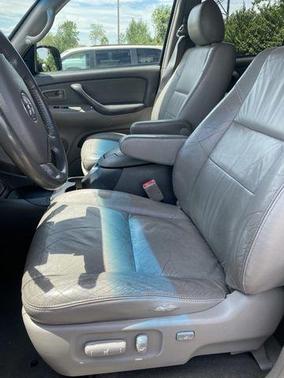 Photo 4 of 5 of 2005 Toyota Sequoia SR5