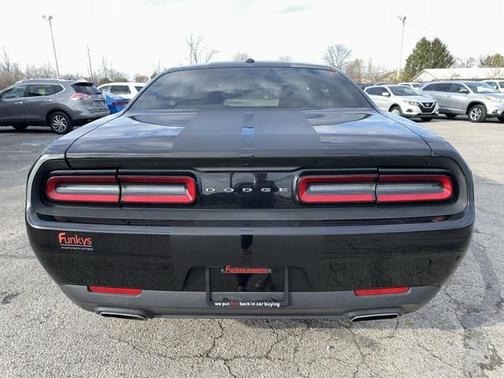 2016 Dodge Challenger SXT
