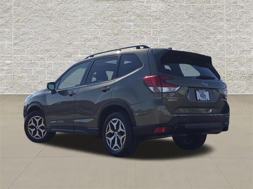 Autumn Green Metallic 2023 Subaru Forester Premium